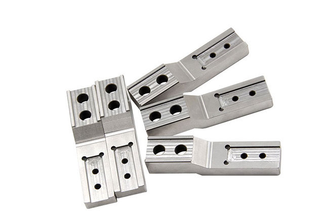 國外口罩緊缺，鋁型材口罩機框架定制加工廠家的為我們怎么做？