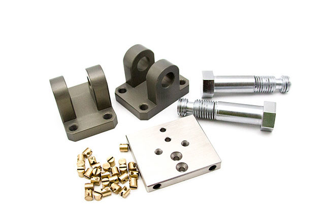 東莞CNC加工設(shè)備日、周、月、半年的維護(hù)保養(yǎng)