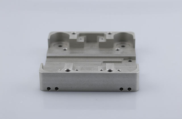 精密零件加工廠如何在CNC精密零件加工行業(yè)生存？